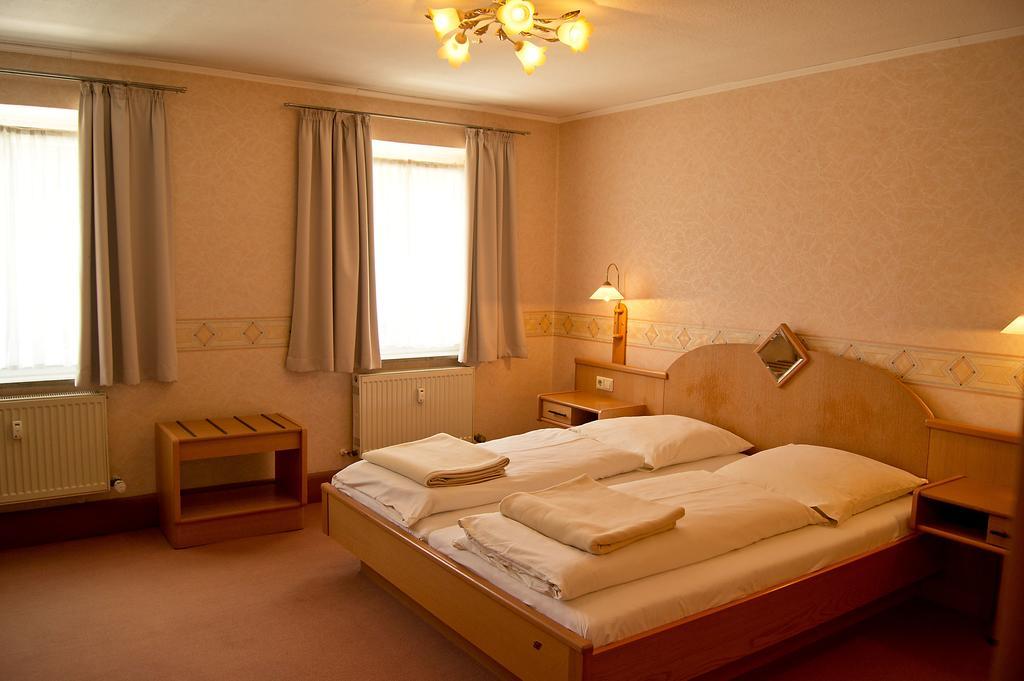 Hotel Garni Promenade Вайсенгорн Екстер'єр фото